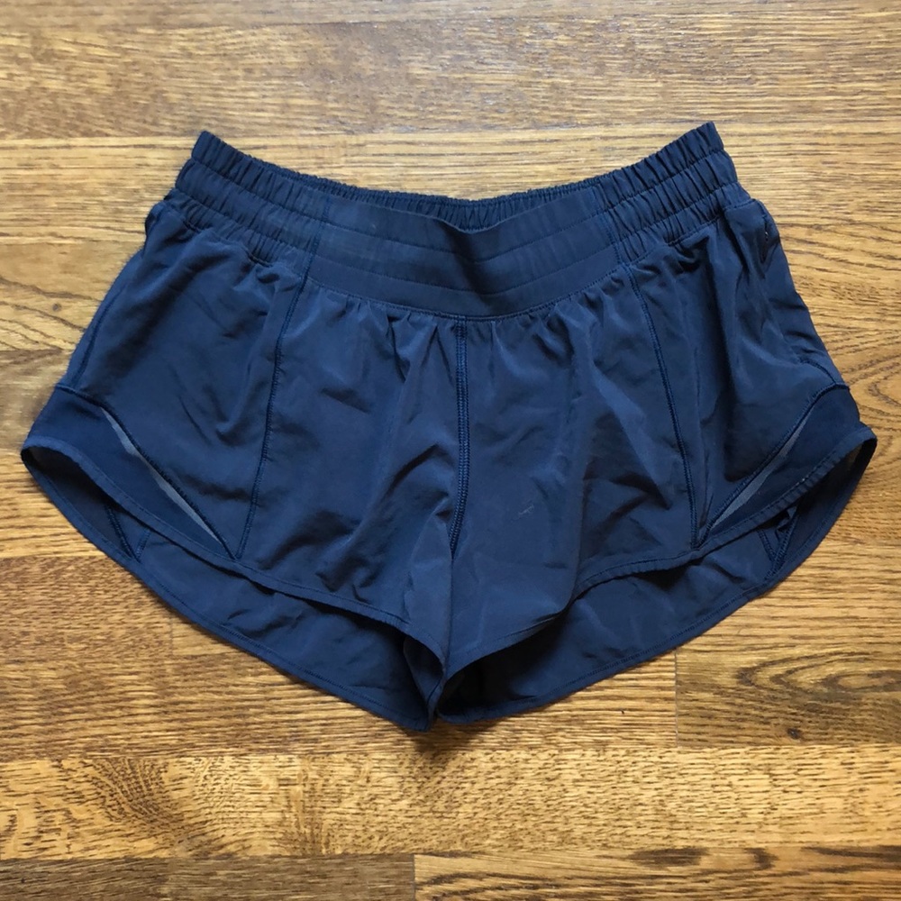 lululemon navy hotty hot shorts 6